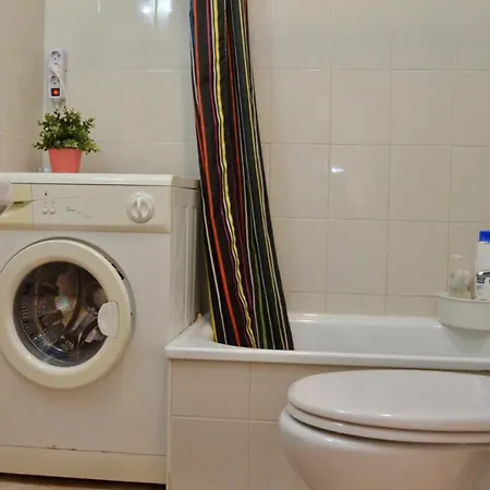 4 Tiny Beach Apartment *