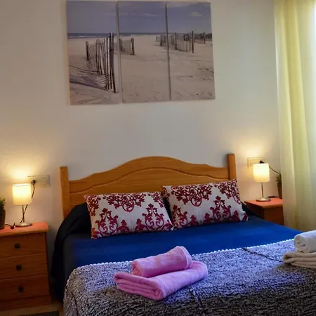 4 Tiny Beach Apartment *
